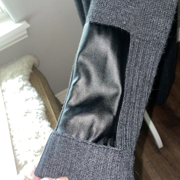 Kate & Mallory Charcoal Gray Long Cardigan Sweater w/ Faux Leather Patches SZ:L - Picture 5 of 8